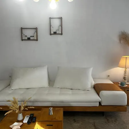 Petrino Minimal Ferienhaus Dhendra